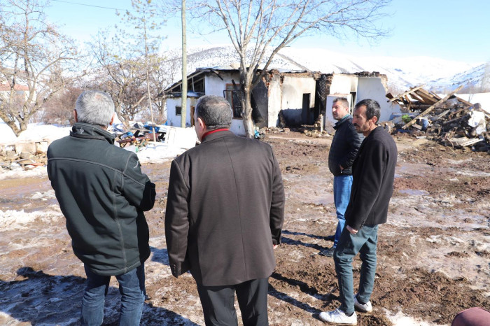 Başkan Yılmaz’dan Evi Yanan Vatandaşa Geçmişolsun Ziyareti