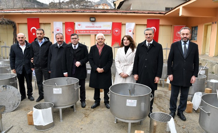 Gümüşhane’de çiftçilere yüzde 70 hibeli dut pekmezi ekipmanları dağıtıldı