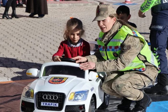 Gümüşhane’de İlkokul Öğrencilerine Jandarma Tanıtımı ve Eğitim Etkinliği