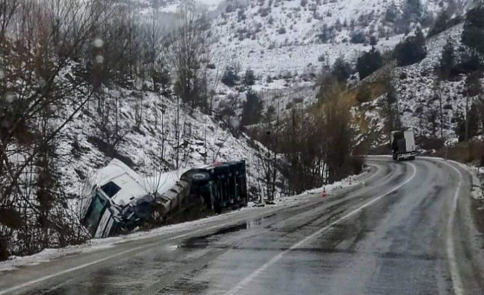 Gümüşhane’de LPG Yüklü Tanker Tırın Kayan Dorsesi İle Çarpıştı: Korku Dolu Anlar