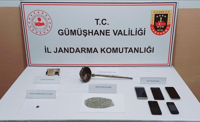 Tarihi eser kaçakçıları Jandarma’dan kaçamadı